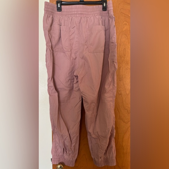 NWOT pants with pockets - Picture 2 of 4